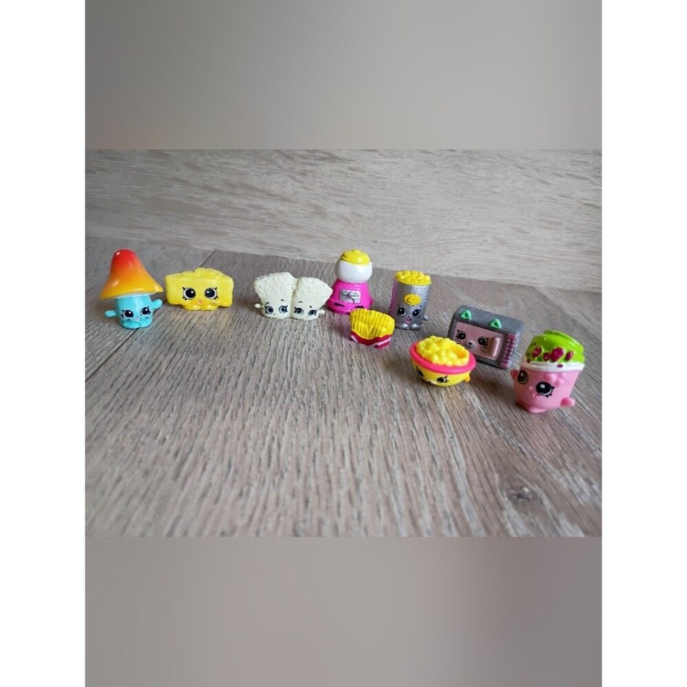 Shopkins Toys Kids Variety Lot of 9 Pieces Collectibles Playsets